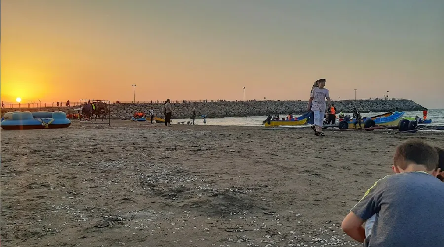موج شکن انزلی
